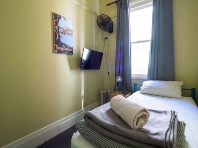 yha-newcastle-4-10006FAA54EA-9994-F638-44BE-87C3FE3EF00E.jpg