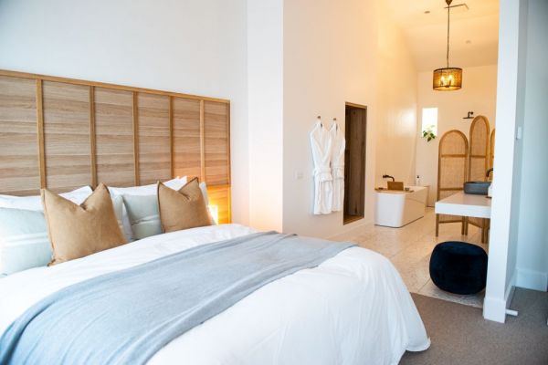tvic-eg-portfairy-theoak-anchorhotel2-100060C295E1-694A-FF2C-75D3-30A4CAB9A4E3.jpg