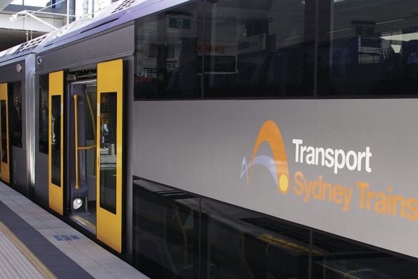trnsw-waratahtrain-100093137DB2-7B68-9DD9-3B68-21D9754E7EAF.jpg