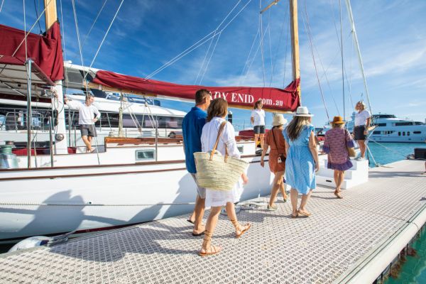teq-airliebeach-ladyenidsailing-1000CAB41AC4-7D0D-3B43-08FF-A775FE161F6A.jpg
