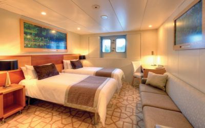 coral-discoverer-main-deck-stateroom-category-a-twin-bedding-1000DAA1B252-AE76-2526-6553-E188268B3106.jpg
