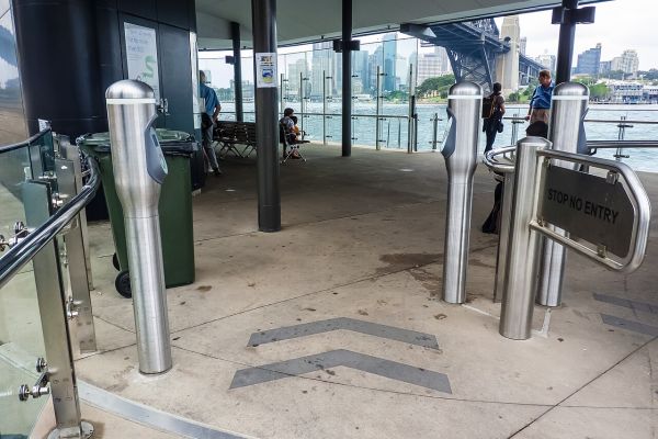 wm-1280px-milsons-point-ferry-terminal-fixed-location-opal-card-reader-milsons-point-sydney-p13501735FC52152-D015-AE0F-D08D-B847136C0FE8.jpg