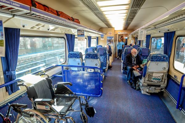 wm-1280px-nsw-trainlink-xpt-buffet-car7FE559A2-3722-2653-A859-00501AC194C5.jpg