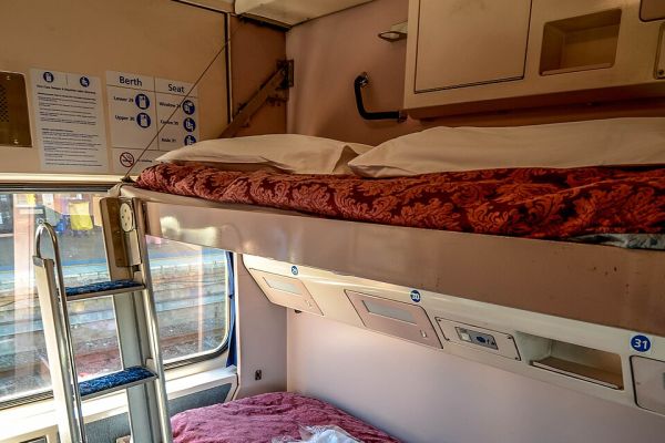 wm-960px-nsw-trainlink-xpt-first-class-sleeper79A112CE-1B6C-46AF-CE55-932E93649E9D.jpg