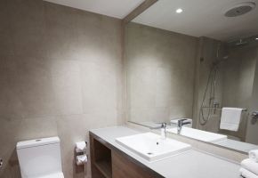 voy-outback-hotel-standard-room-bathroom-1000C6925ADD-FD9D-71E6-C789-3A3F6DFA97E0.jpg